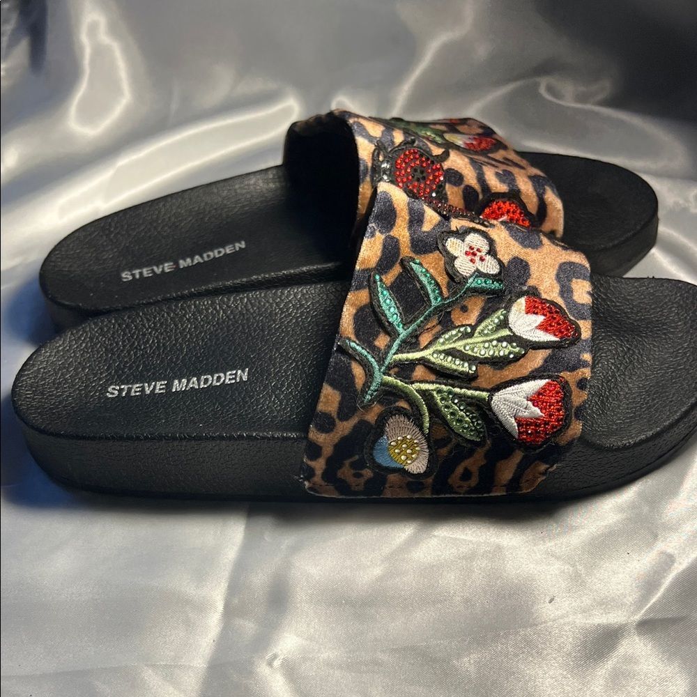 Steve Madden Women's Patches Spotted Print Fabric Slip-On Shoes - - Picture 4 of 7
